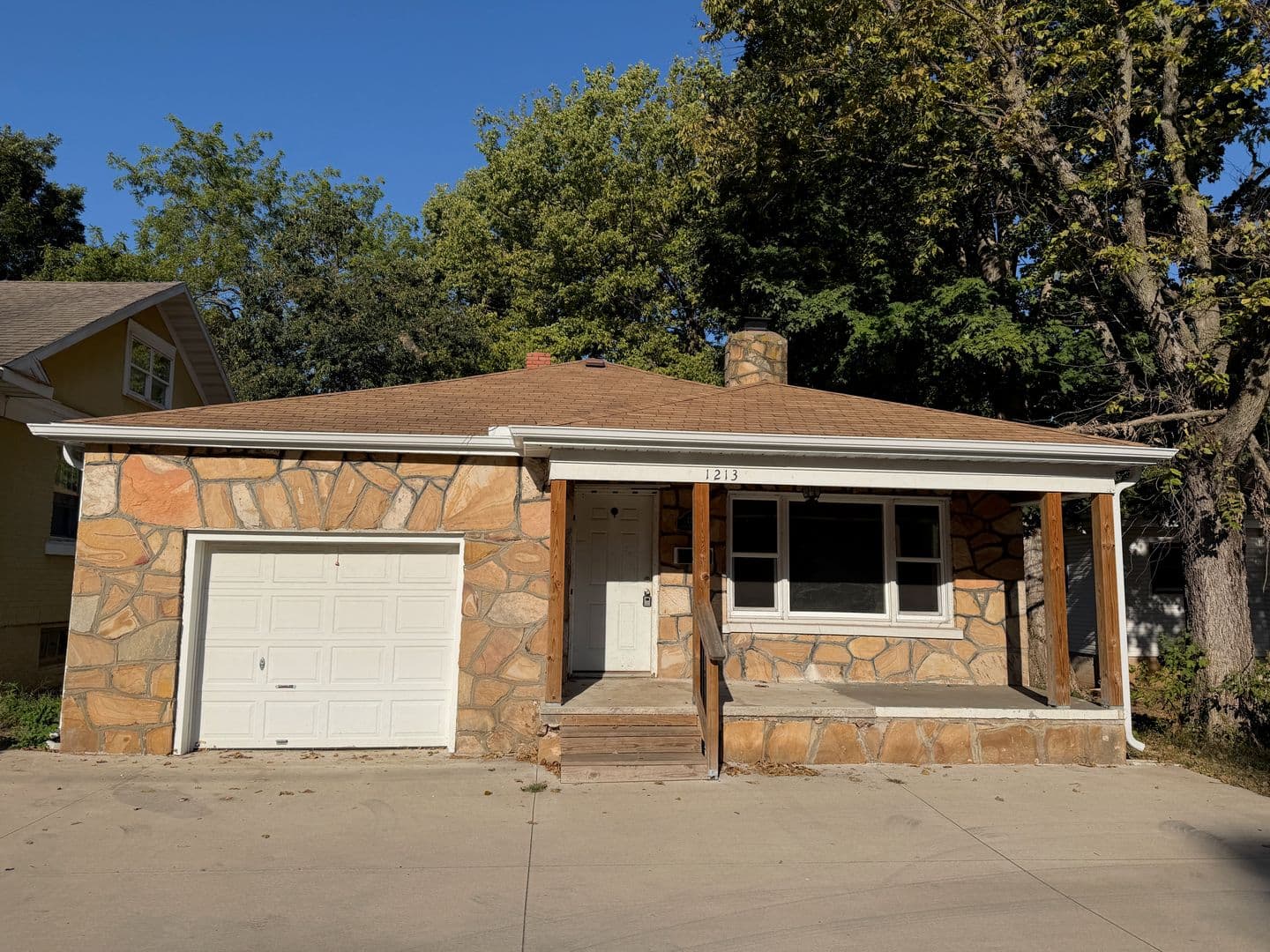 Springfield House: 1213 S National Ave