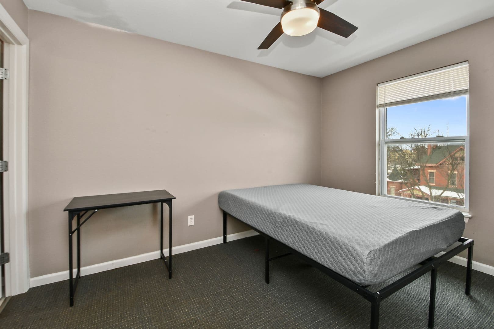 Springfield Apartment: 450 E Walnut St