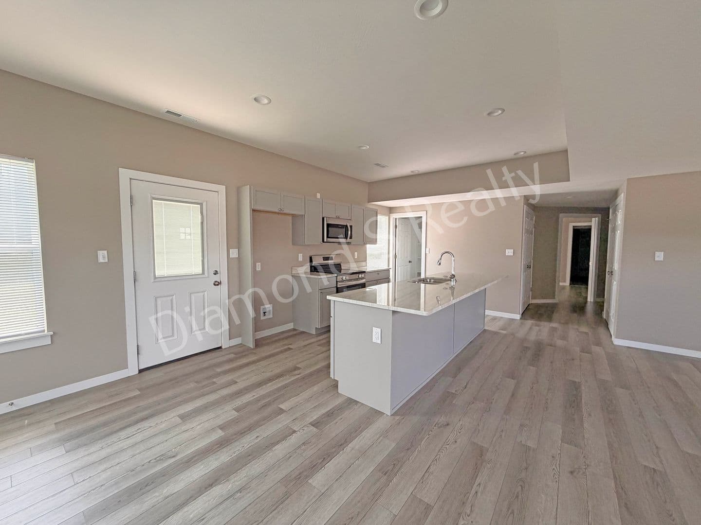 Ozark House: 2124 N Bradbury Ln