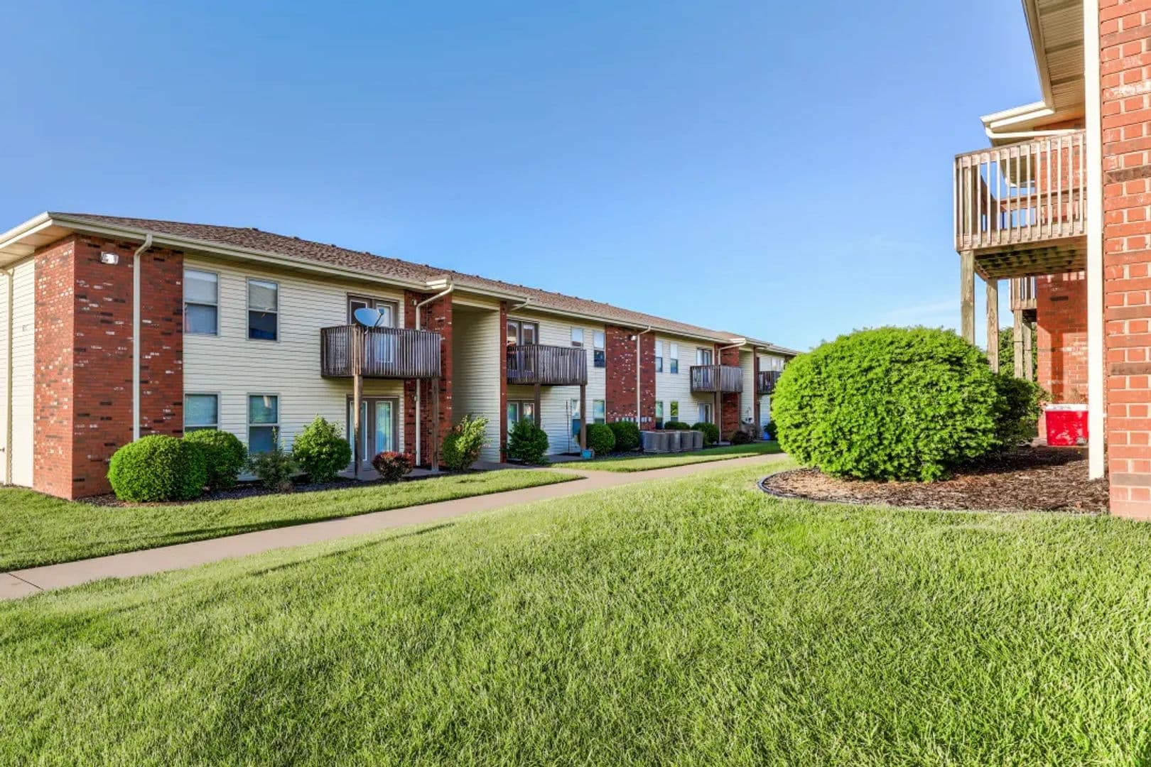 Ozark Apartment: 5513 N 12th St
