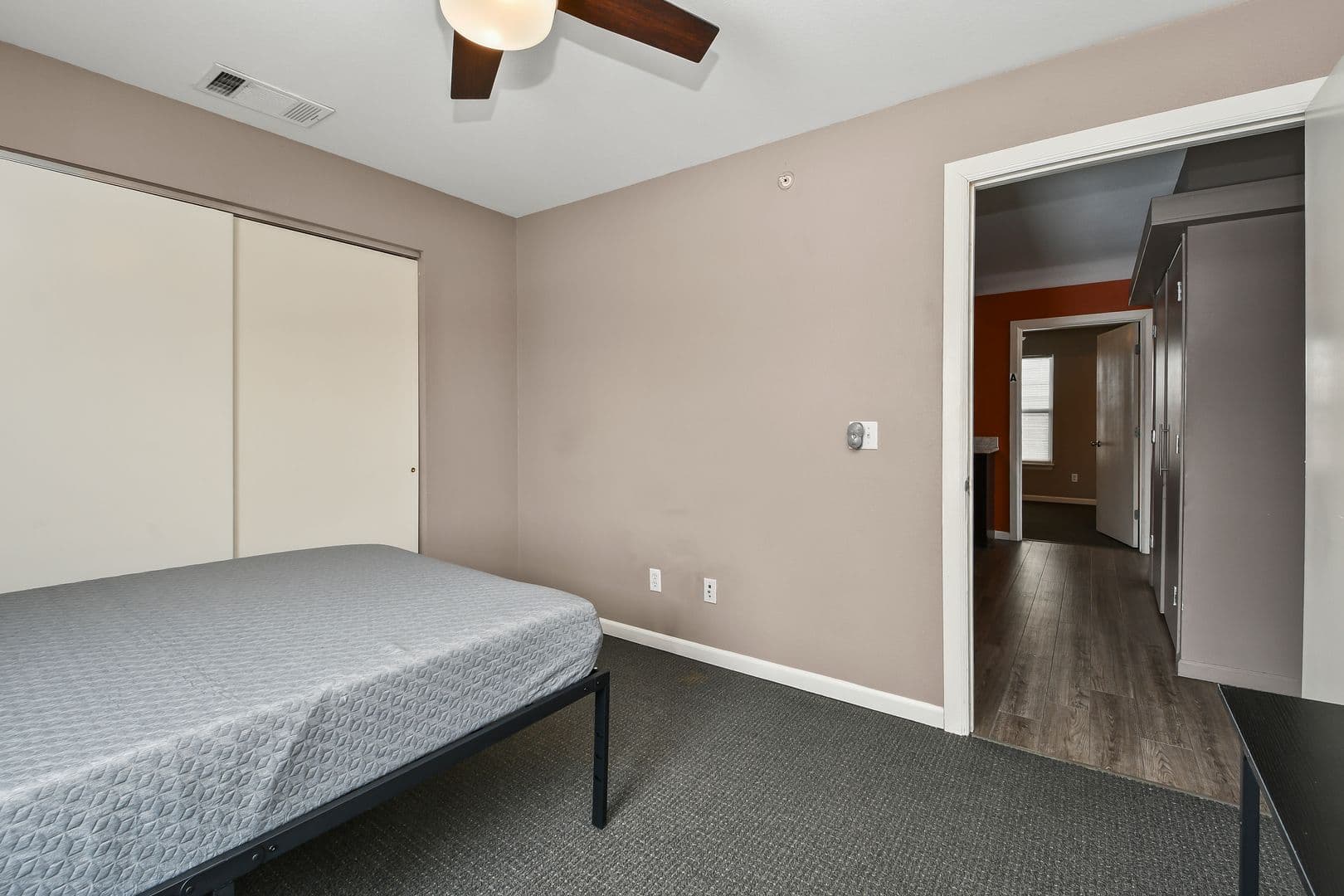 Springfield Apartment: 450 E Walnut St