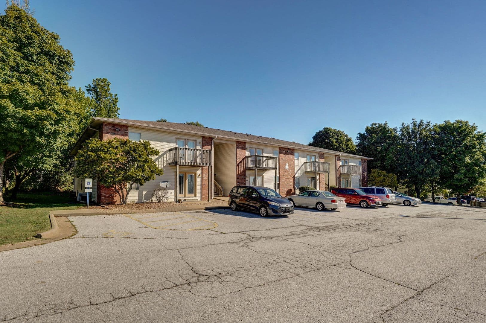 Nixa Apartment: 1300-1459 W Eaglewood Dr