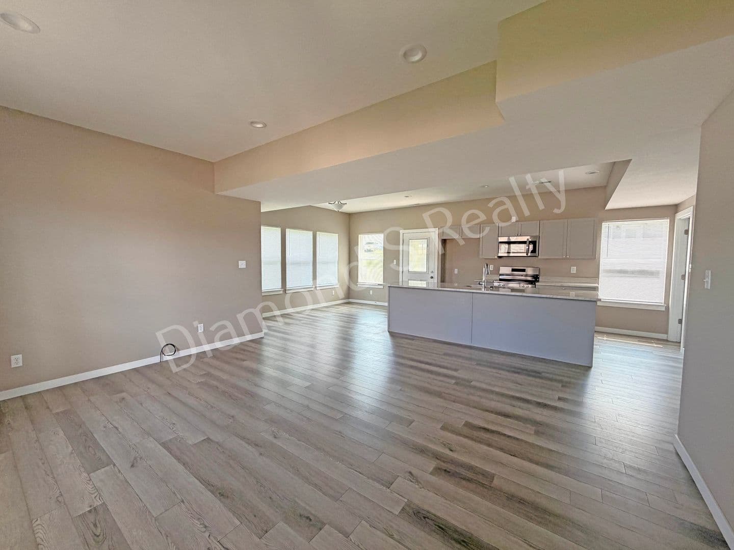 Ozark House: 2124 N Bradbury Ln