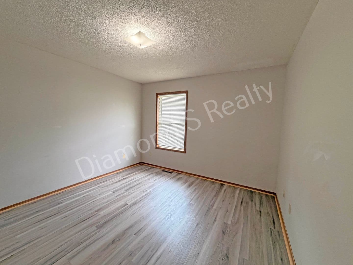 Ozark Apartment: 1499 W Rainey St