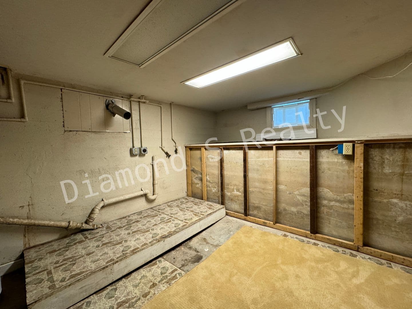 Springfield House: 1911 W Elm St