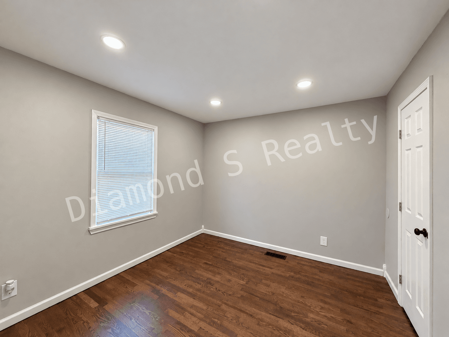 Springfield House: 435 W Catalpa St