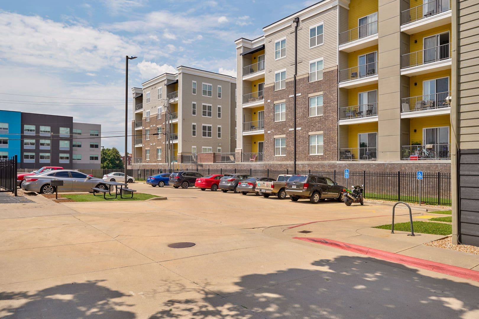 Springfield Apartment: 450 E Walnut St