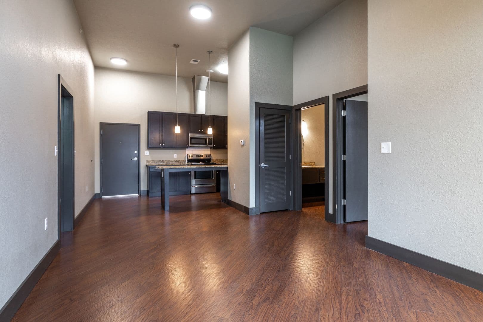 Springfield Apartment: 535 W WalnutSt