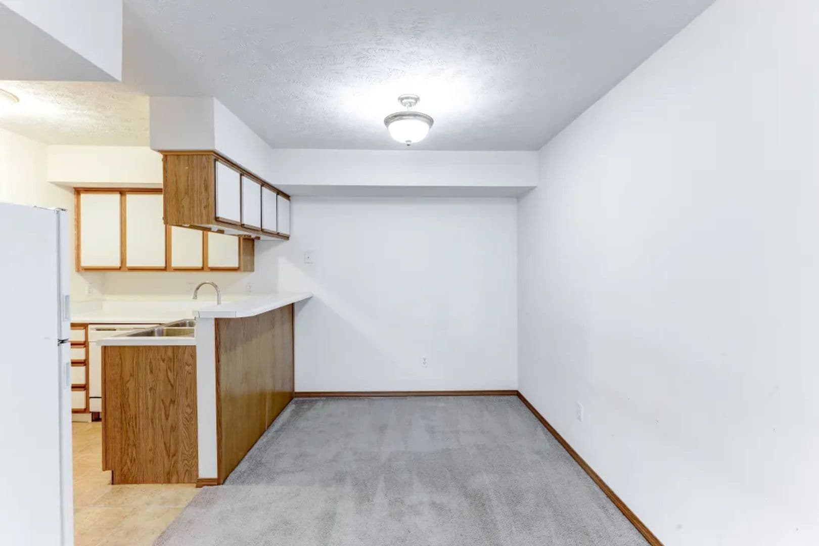 Ozark Apartment: 5513 N 12th St