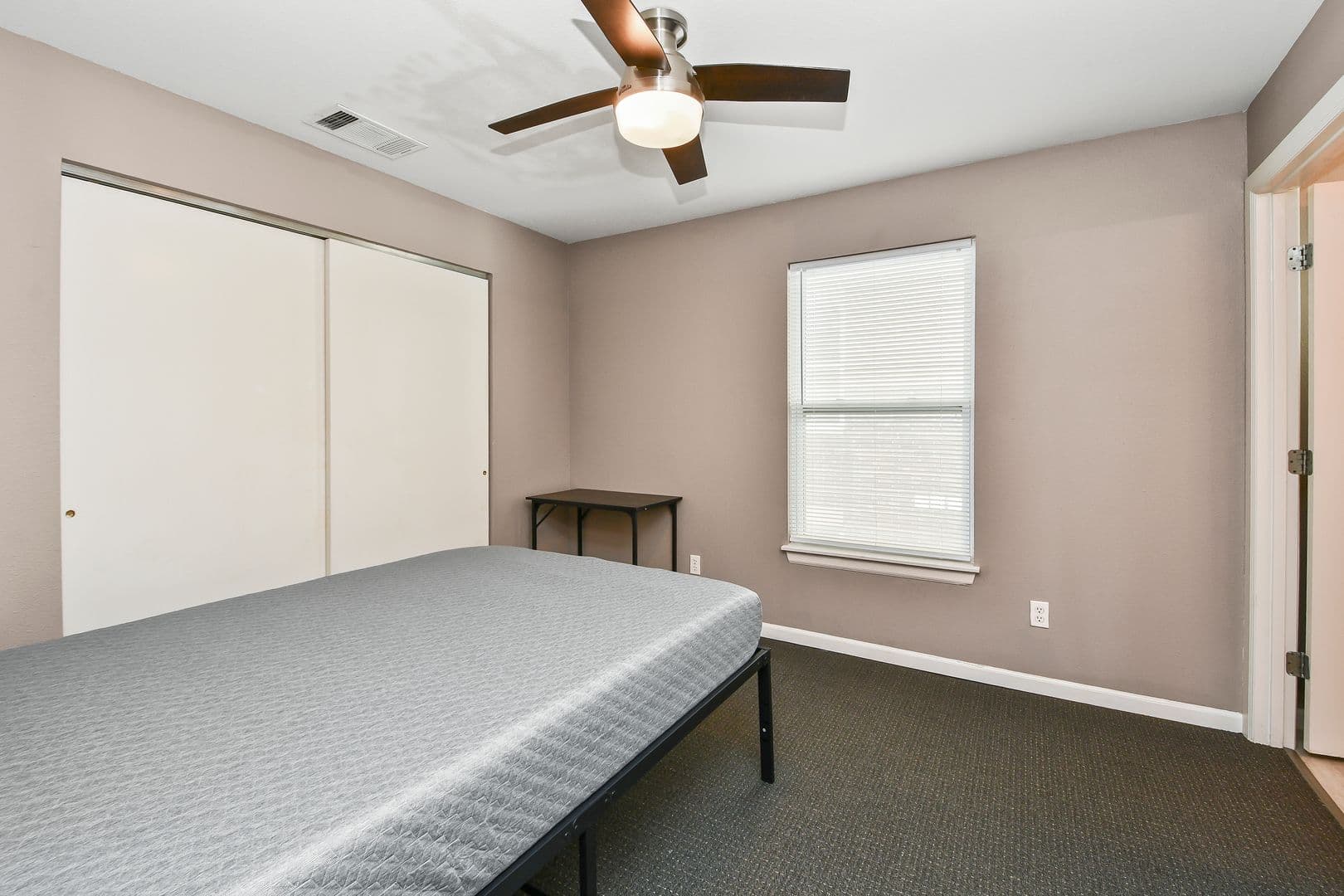 Springfield Apartment: 450 E Walnut St