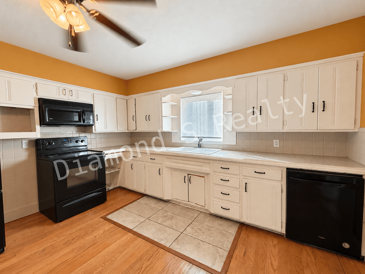 Springfield Apartment: 2223 N Delaware Ave