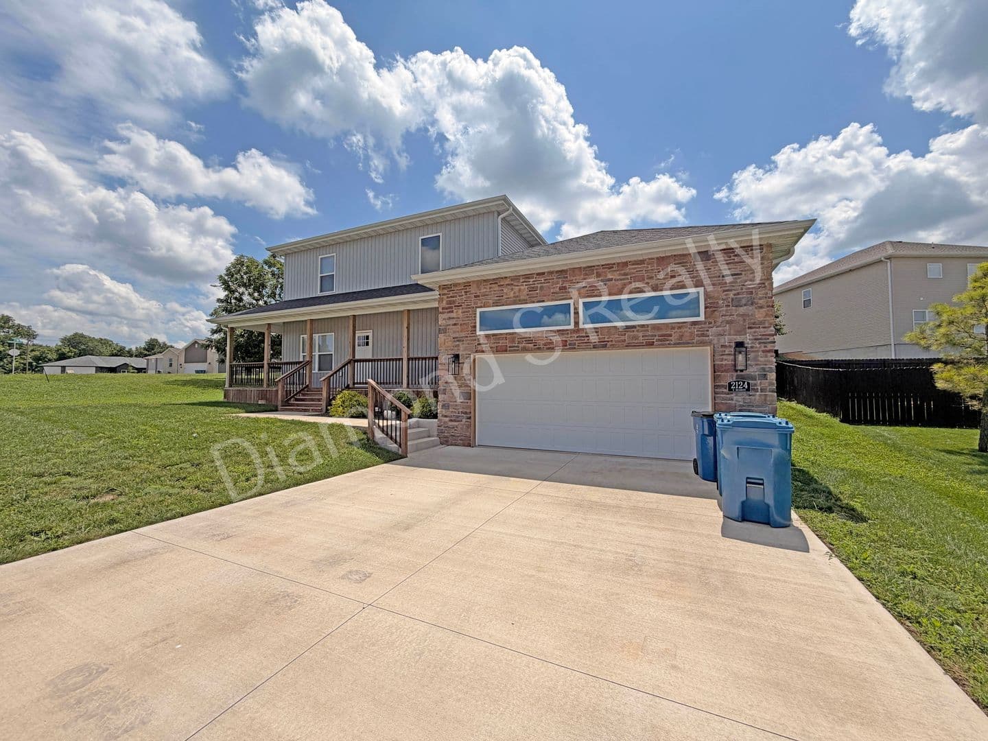 Ozark House: 2124 N Bradbury Ln