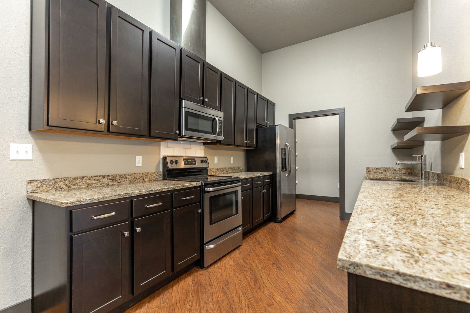 Springfield Apartment: 535 W WalnutSt