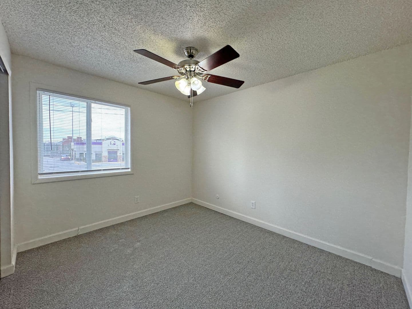 Springfield Apartment: 1210 E Cherry St
