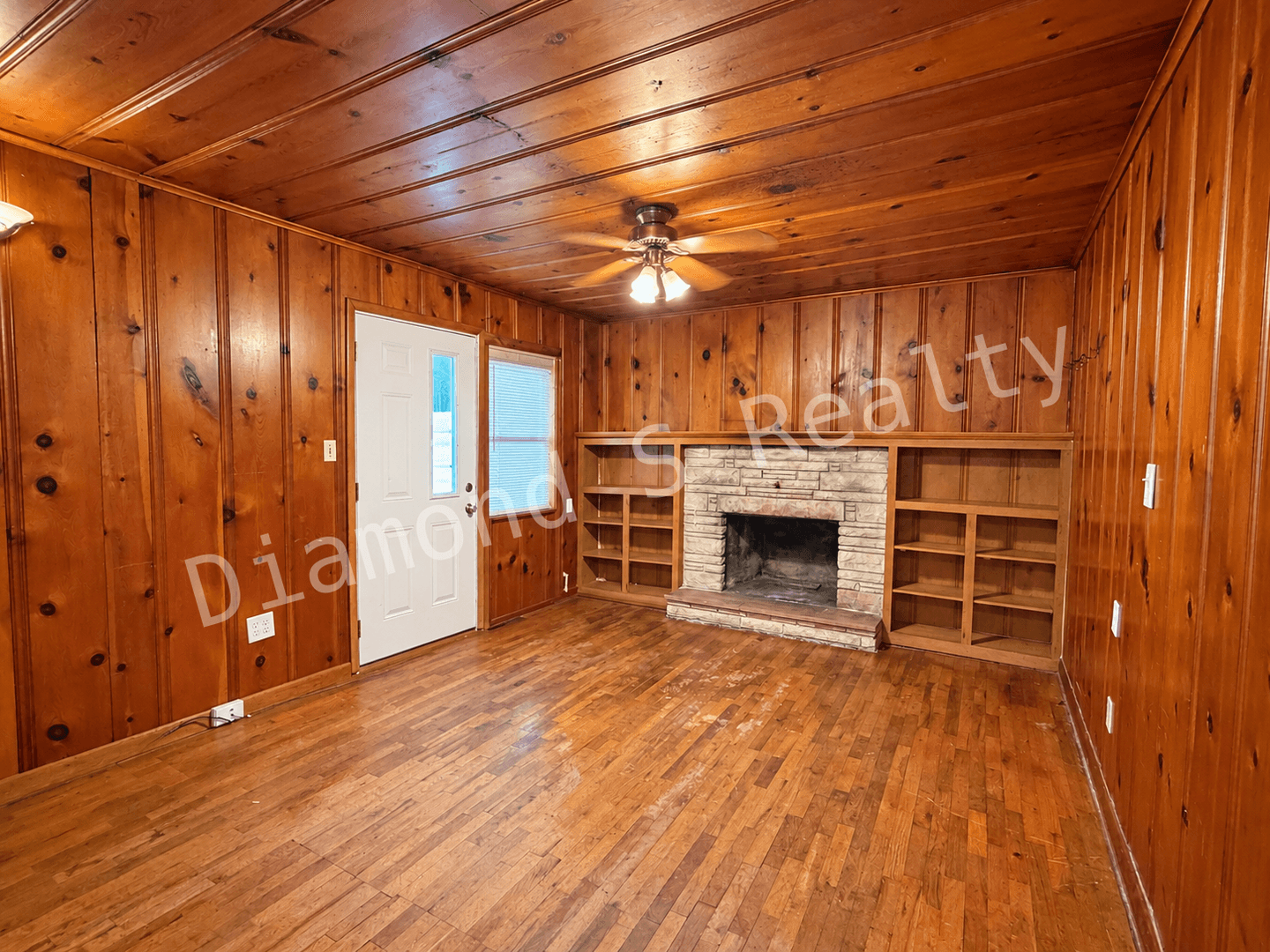 Springfield Apartment: 2223 N Delaware Ave