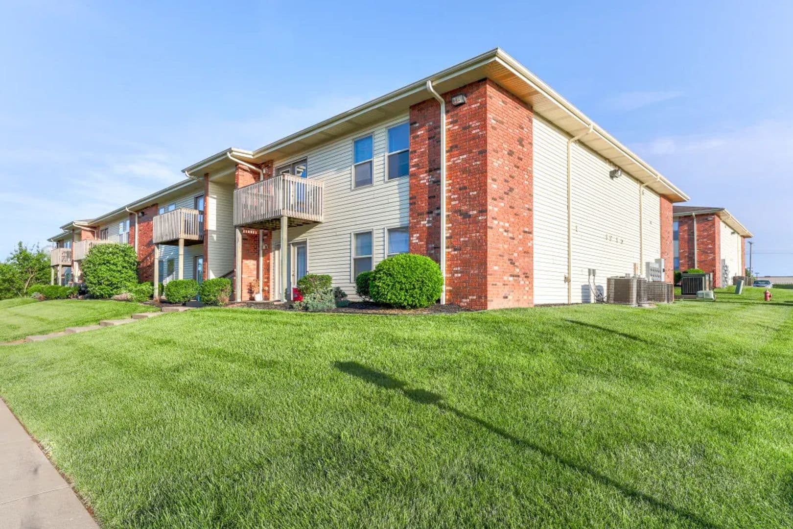Ozark Apartment: 5513 N 12th St