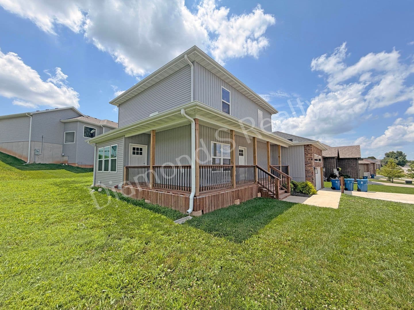 Ozark House: 2124 N Bradbury Ln
