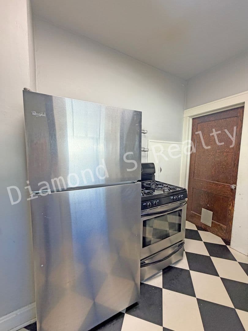 Springfield House: 816 E Delmar St