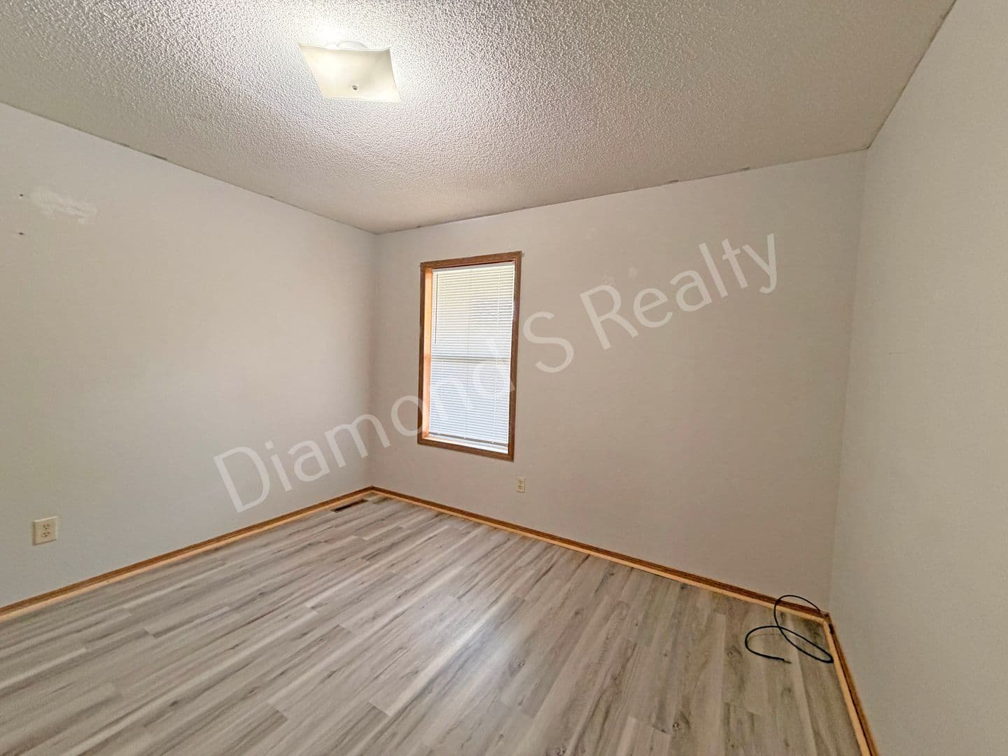 Ozark Apartment: 1499 W Rainey St