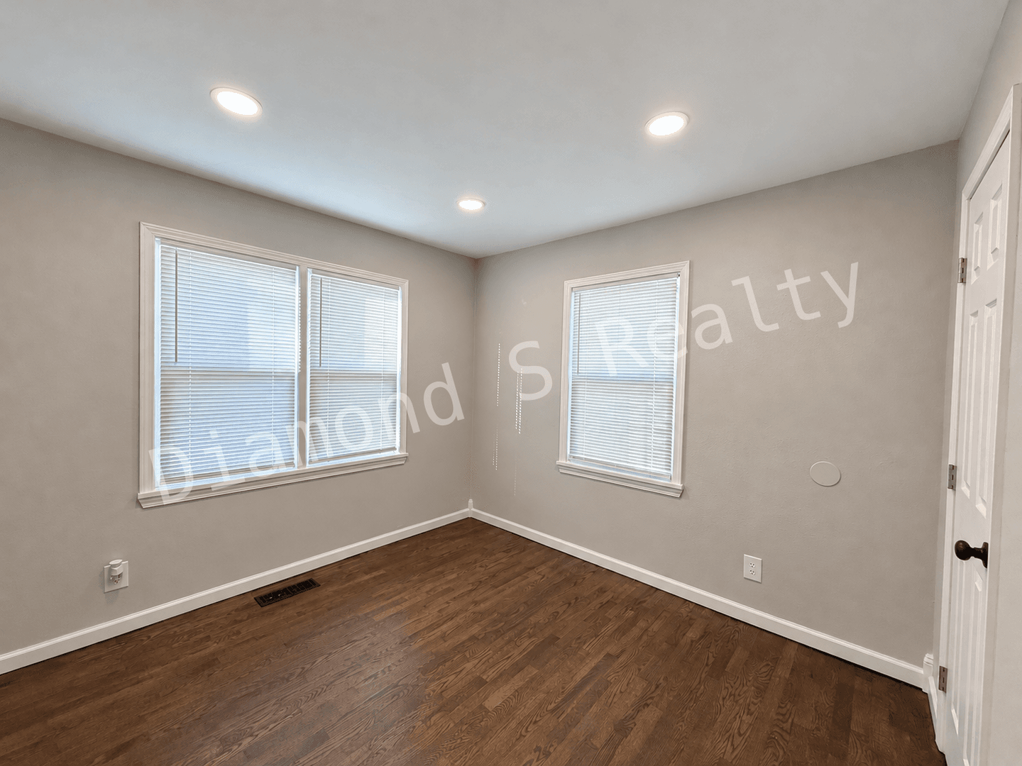 Springfield House: 435 W Catalpa St