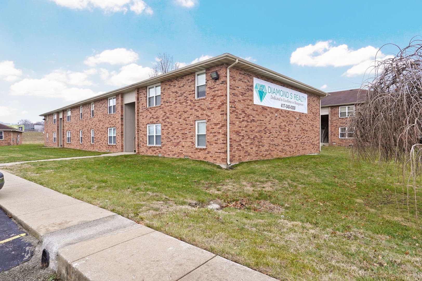 Springfield Apartment: 3000 N Kentwood