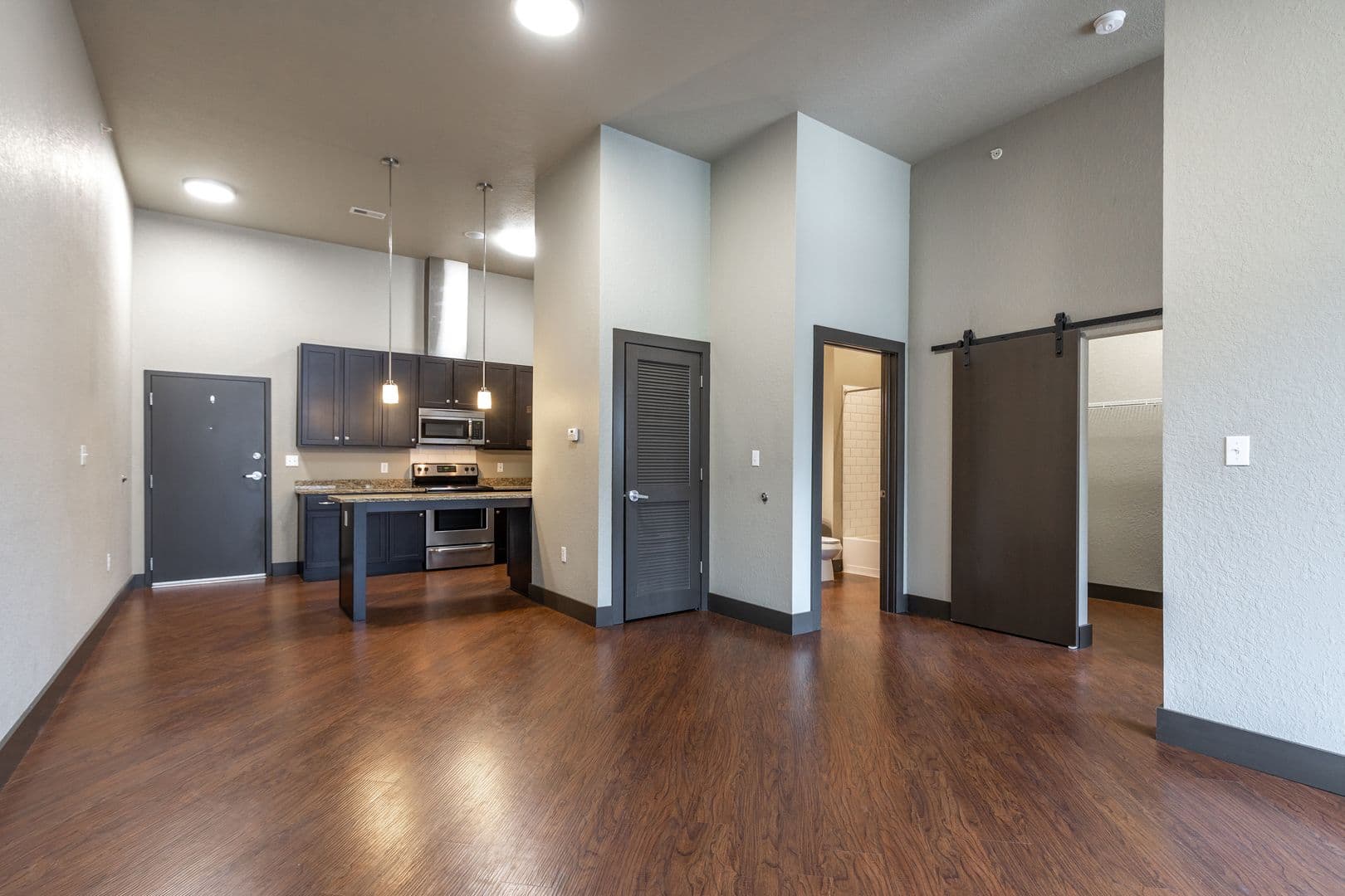 Springfield Apartment: 535 W WalnutSt