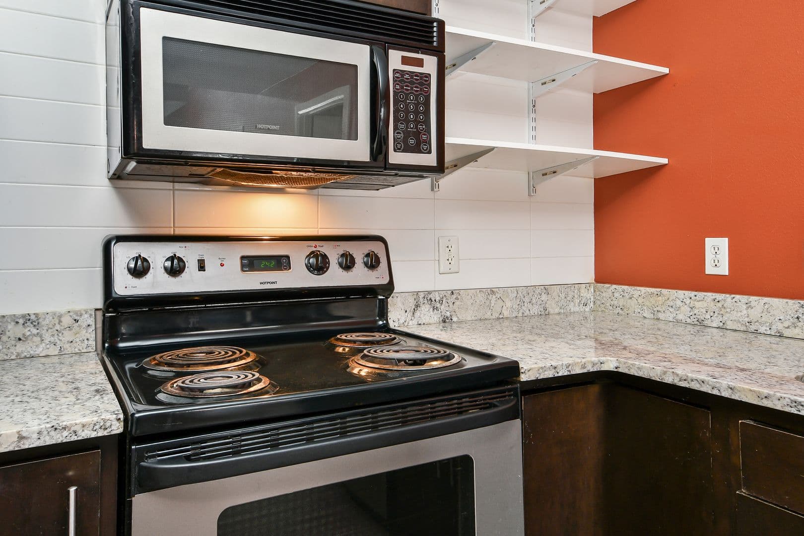 Springfield Apartment: 450 E Walnut St