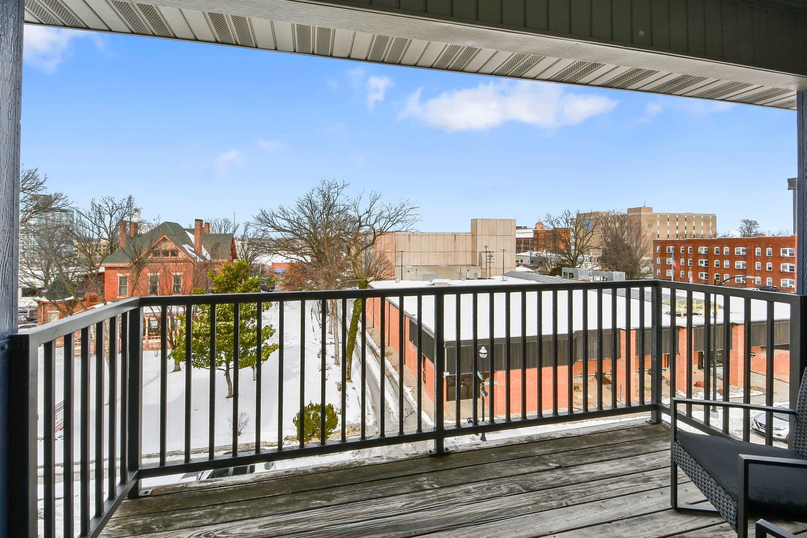 Springfield Apartment: 450 E Walnut St