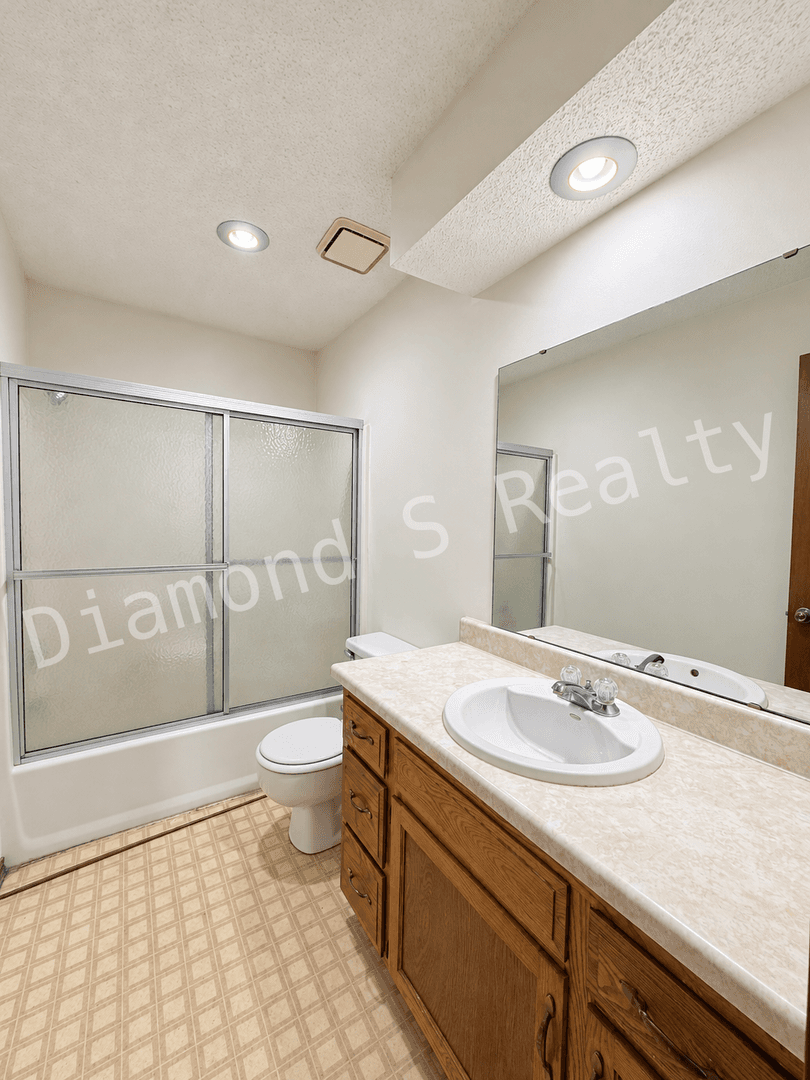 Nixa Apartment: 1201 North Main Street