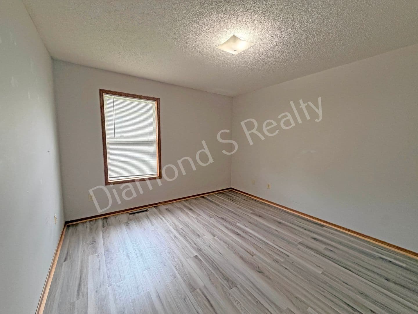 Ozark Apartment: 1499 W Rainey St