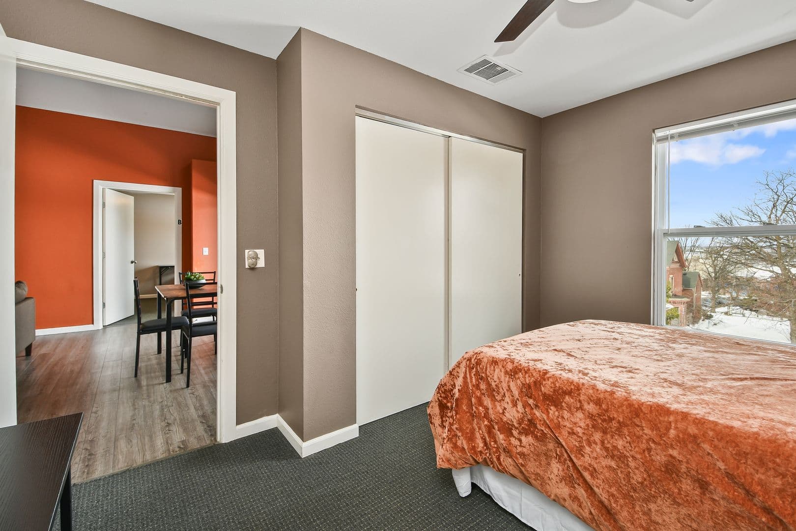 Springfield Apartment: 450 E Walnut St