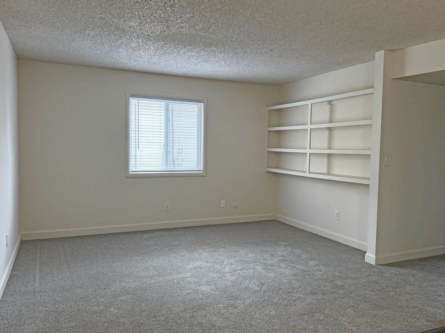 Springfield Apartment: 1210 E Cherry St