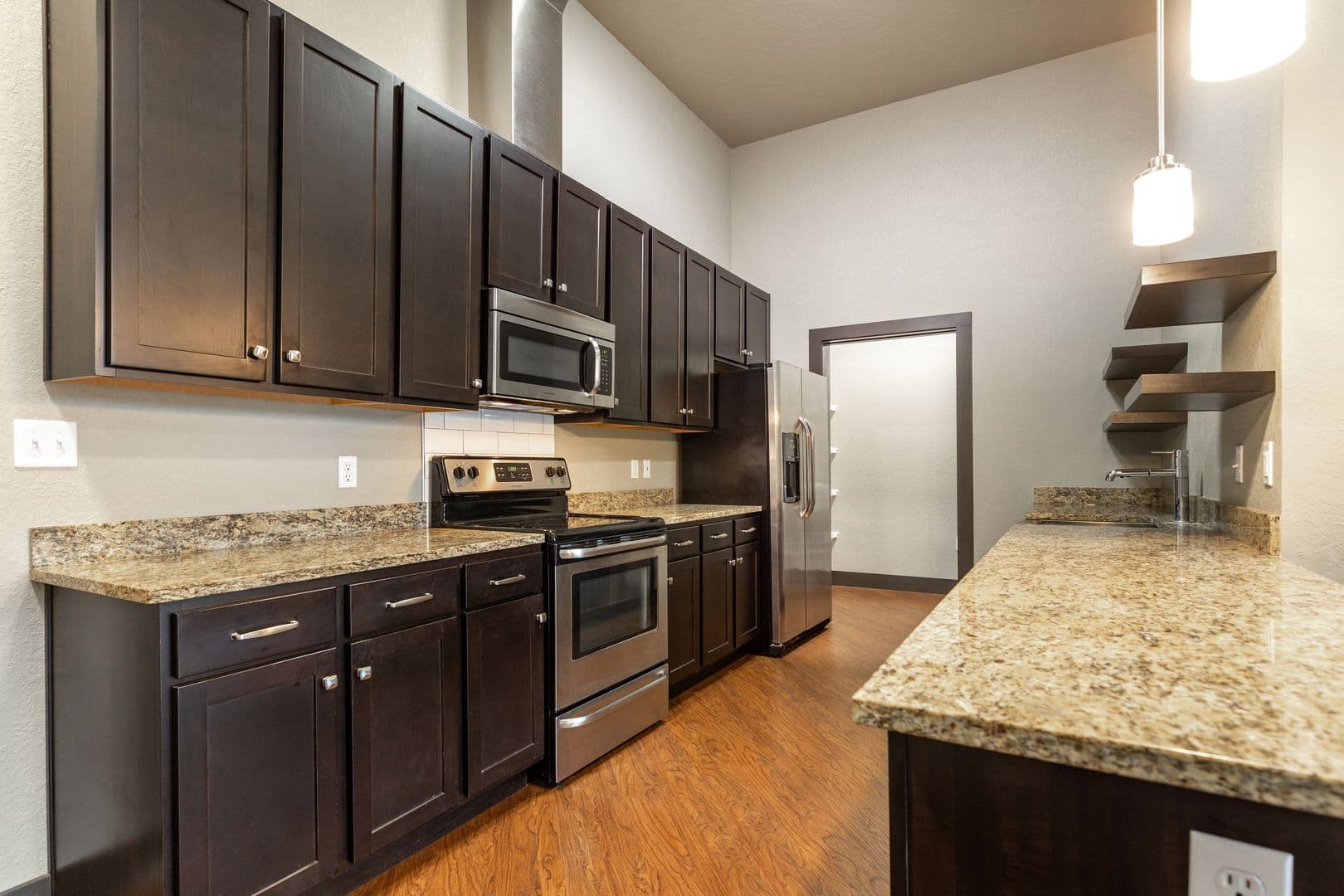 Springfield Apartment: 535 W WalnutSt
