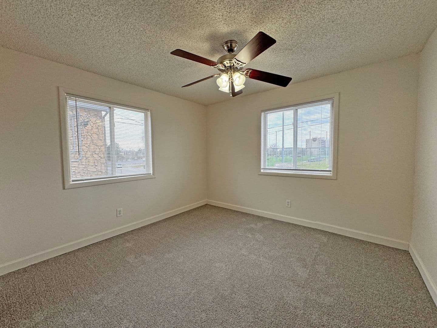 Springfield Apartment: 1210 E Cherry St