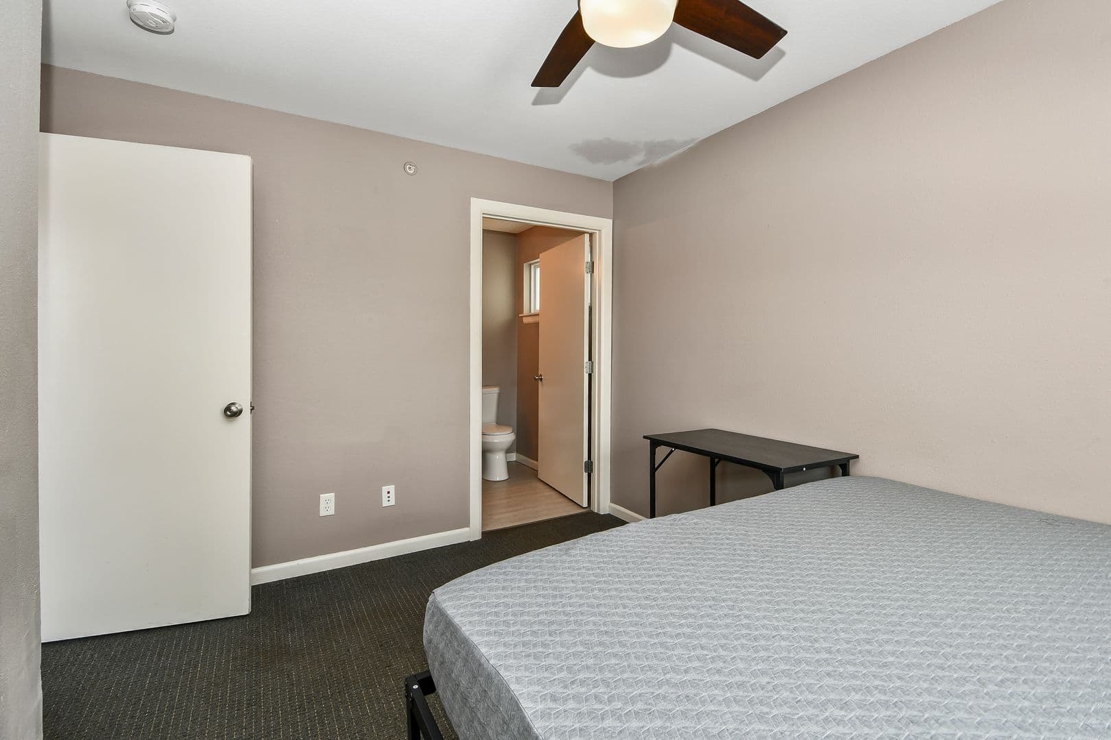 Springfield Apartment: 450 E Walnut St
