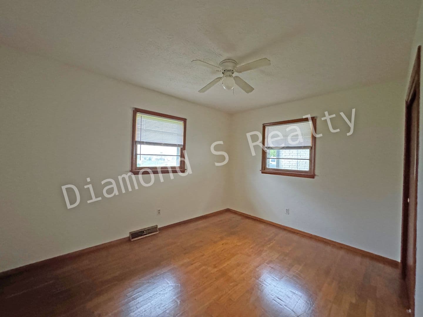 Springfield House: 1924 E Turner St