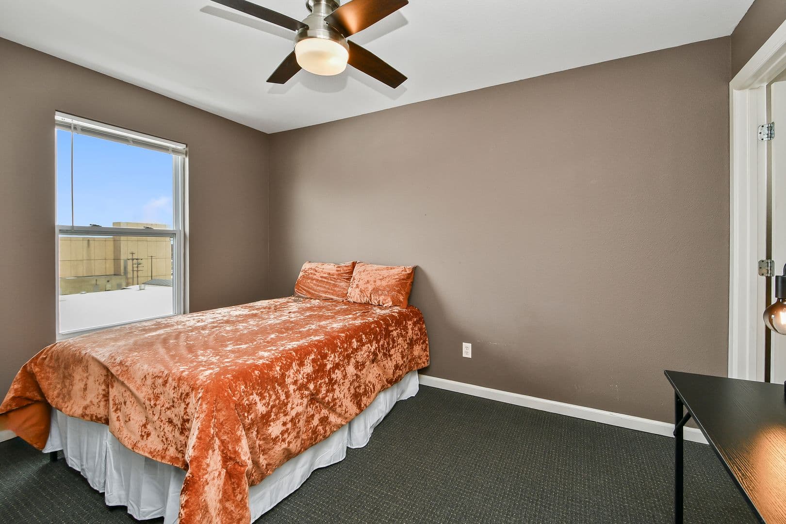 Springfield Apartment: 450 E Walnut St