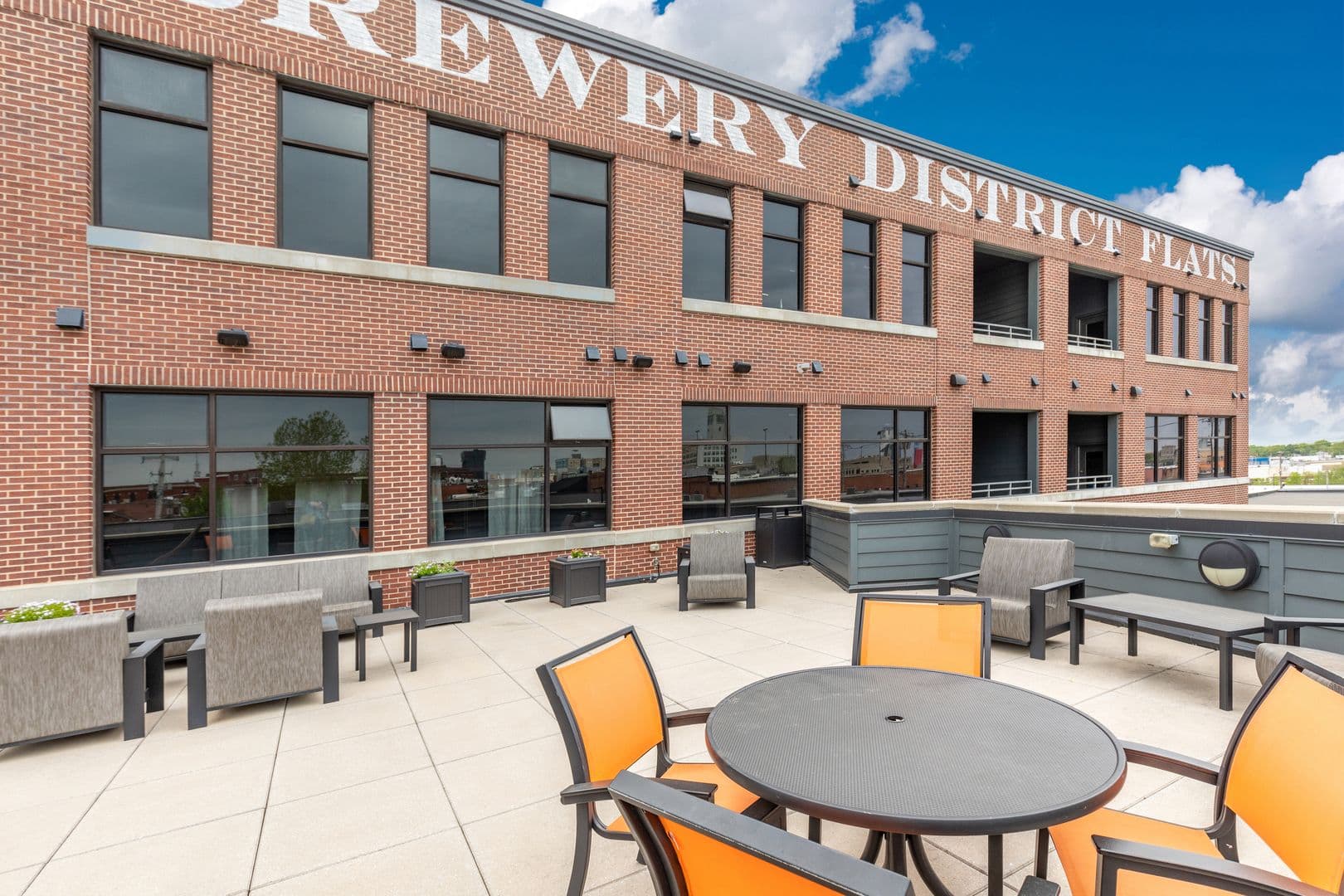 Springfield Apartment: 535 W WalnutSt