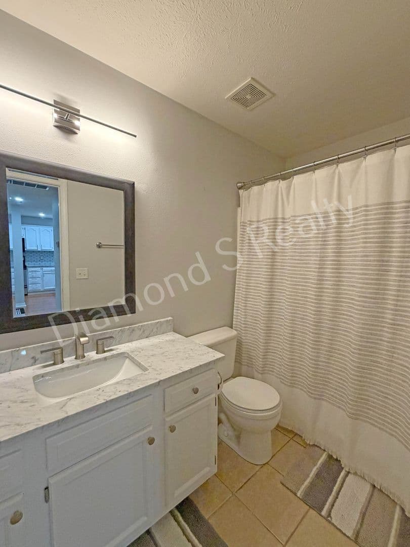Springfield Apartment: 1331 W Sackett St