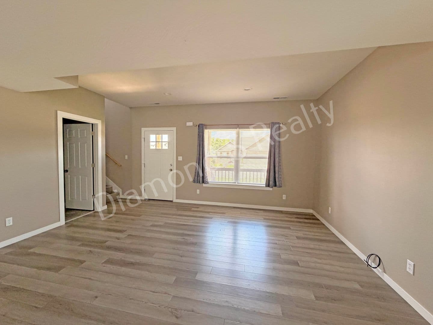 Ozark House: 2124 N Bradbury Ln