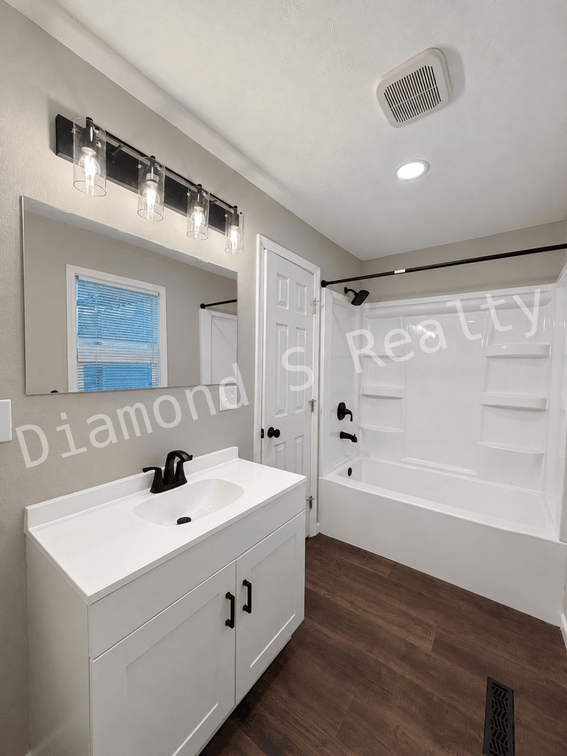 Springfield House: 435 W Catalpa St
