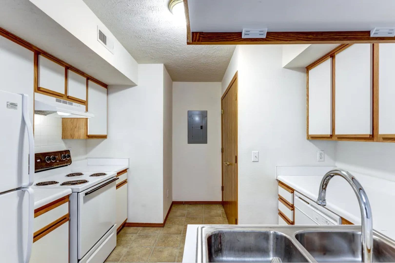 Ozark Apartment: 5513 N 12th St