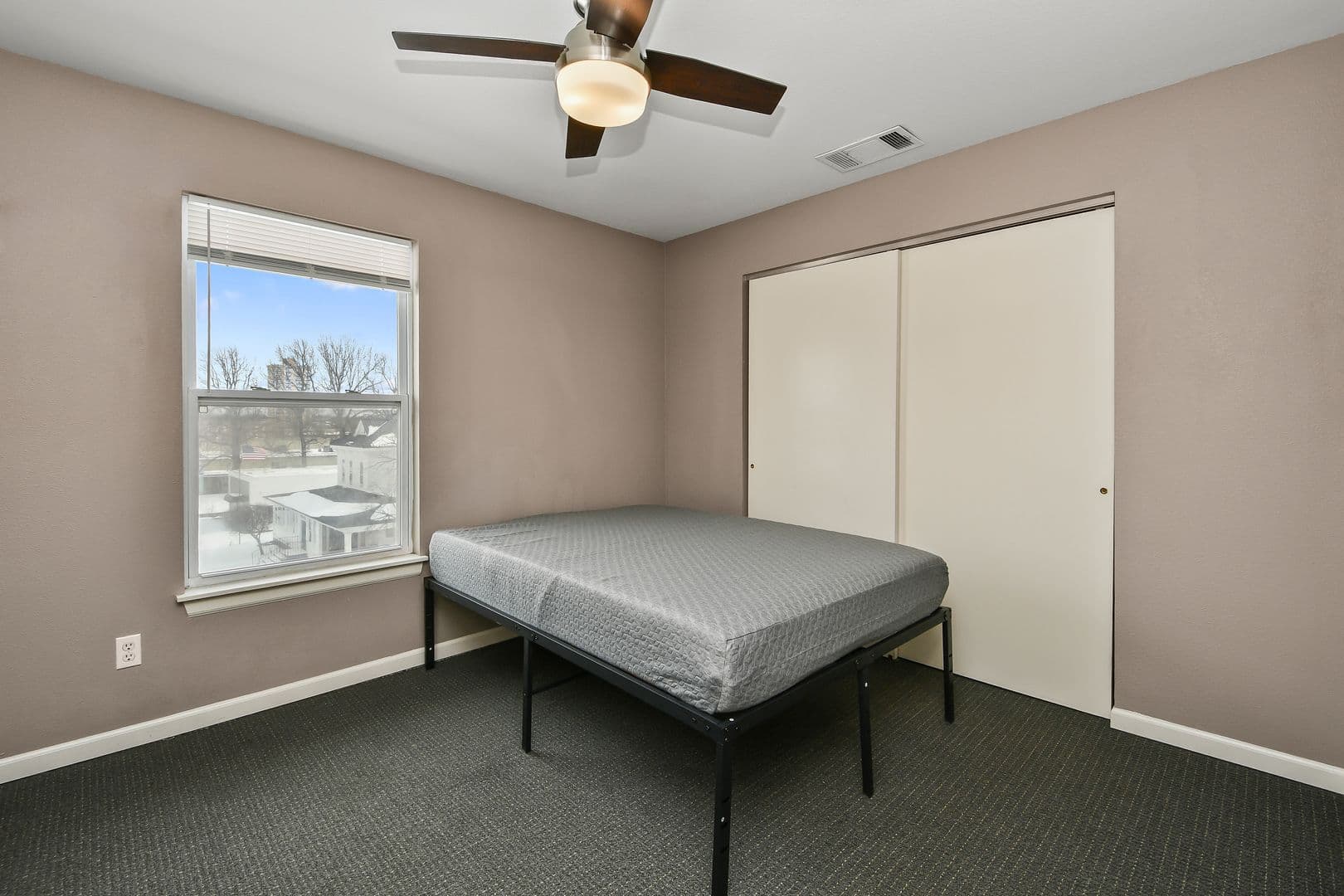Springfield Apartment: 450 E Walnut St
