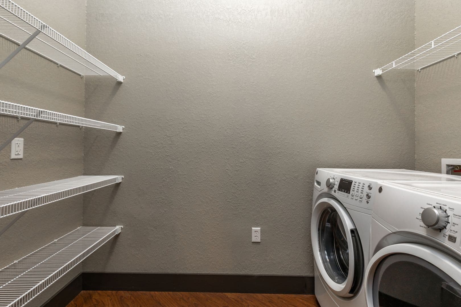 Springfield Apartment: 535 W WalnutSt