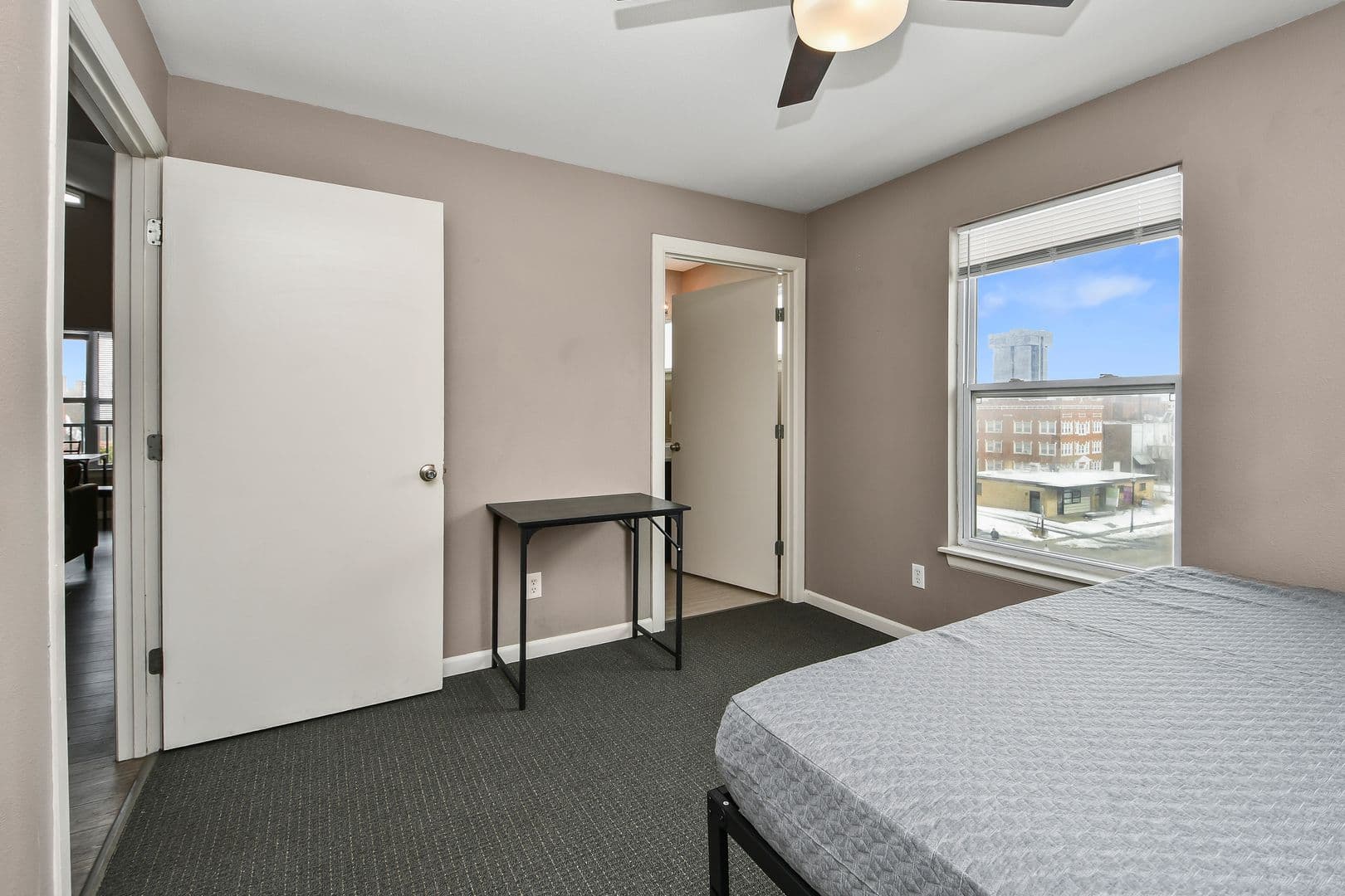 Springfield Apartment: 450 E Walnut St