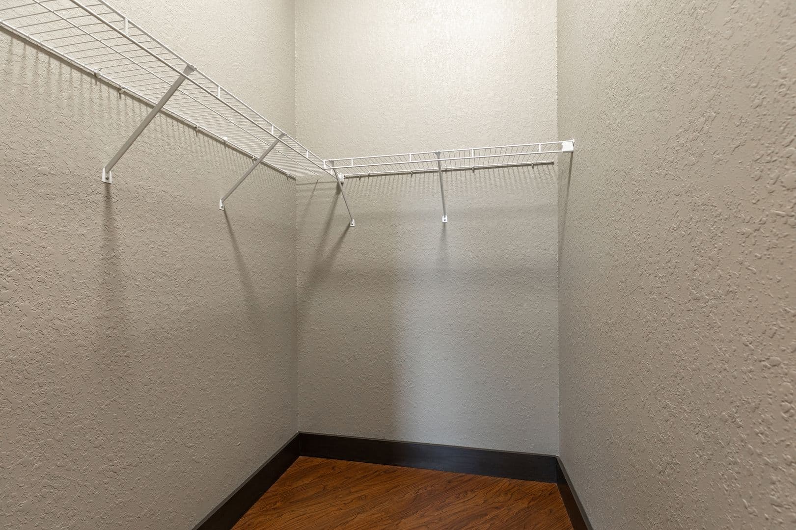 Springfield Apartment: 535 W WalnutSt