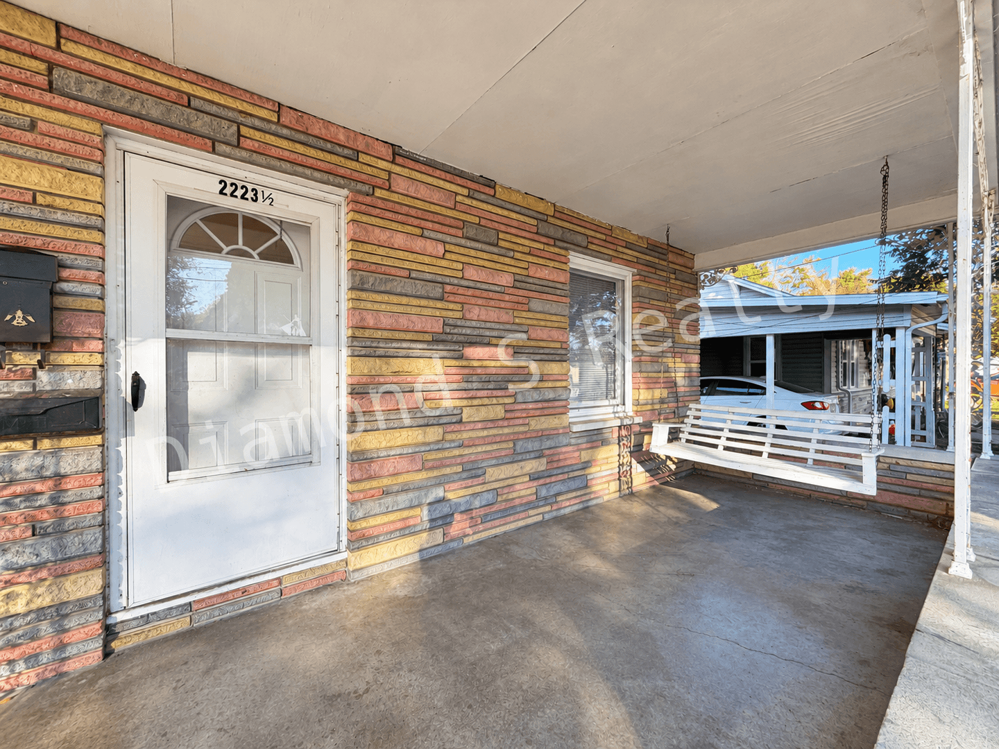 Springfield Apartment: 2223 N Delaware Ave