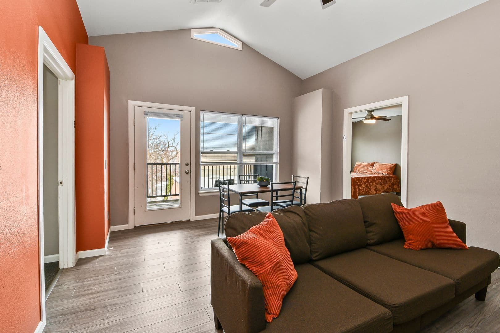Springfield Apartment: 450 E Walnut St