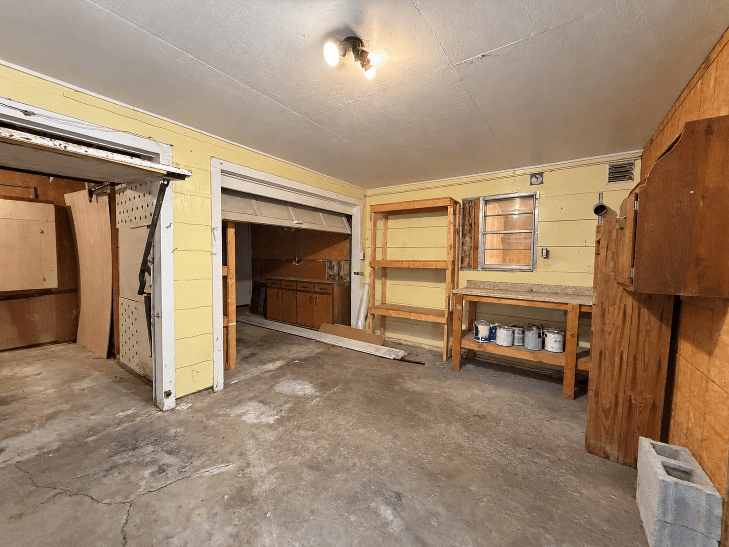Springfield Apartment: 2223 N Delaware Ave