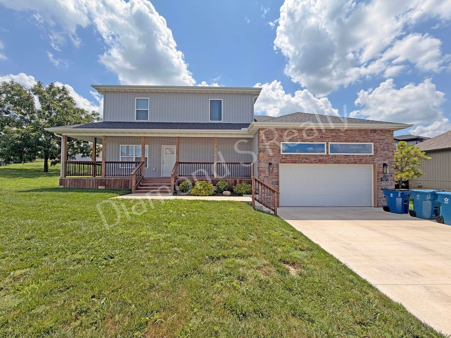 Ozark House: 2124 N Bradbury Ln